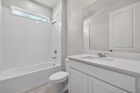 Bath - 9026 Sundance Ter, Parrish, FL 34219 photo 3 of 4