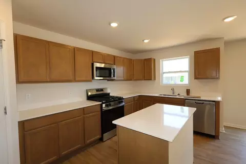 370 Edge Brook Dr, Holly, MI 48442