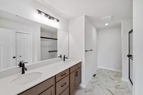 Bath - 912 Sandy Dr, Jordan, MN 55352 photo 1 of 3