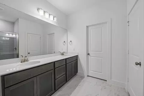 Bath - 2704 Fork Way, Celina, TX 75009 photo 2 of 5