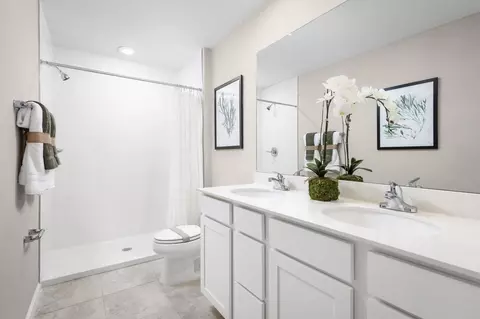 Bath - 311 Biltmore Blvd, Dundee, FL 33838 photo 1 of 2