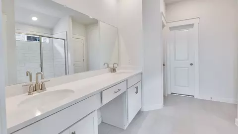 Bath - 421 Citation Dr, Jarrell, TX 76537 photo 3 of 4