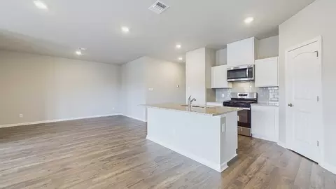 Living - 116 Esson Dr, Maurice, LA 70555 photo 2 of 6