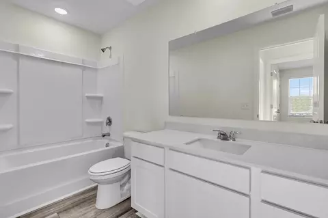 Bath - 125 Dionicio Loop, Seguin, TX 78155 photo 3 of 4