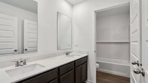Bath - 14832 S Parkview Dr, Plainfield, IL 60544 photo 2 of 7