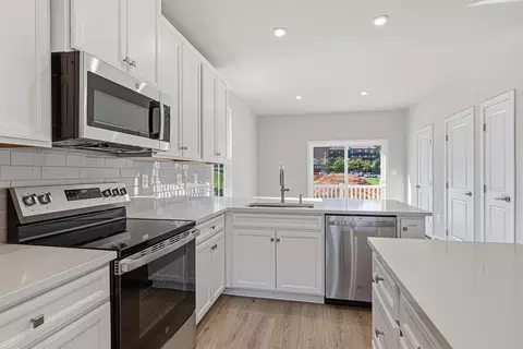 Kitchen - 3010 Eastern Ave NE, Washington, DC 20018 photo 3 of 4