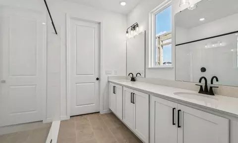 Bath - 6674 Tentpeg Way, Saint Cloud, FL 34771 photo 4 of 7