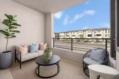 2952 W Lincoln Ave, Anaheim, CA 92804