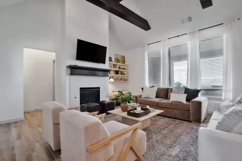 Living - 8701 Stark St, Arcadia, OK 73007 photo 2 of 17