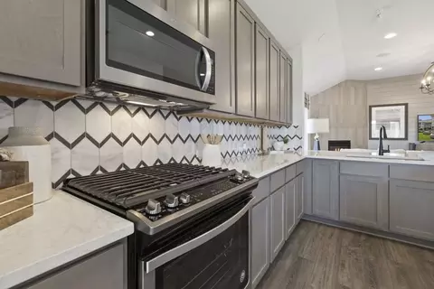 Kitchen - 283 Tailwind Dr, Kyle, TX 78640 photo 7 of 8