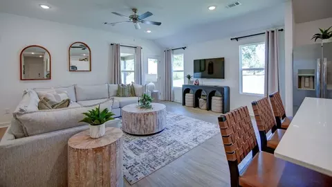Living - 404 S Cherry St, Beebe, AR 72012 photo 1 of 4