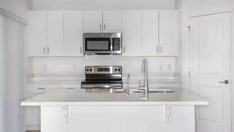 Kitchen - 13610 Cornerstone Way, Parrish, FL 34219 photo 2 of 14
