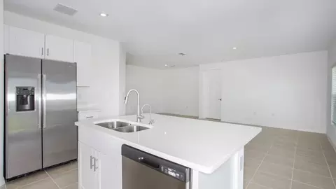Kitchen - 13610 Cornerstone Way, Parrish, FL 34219 photo 6 of 14