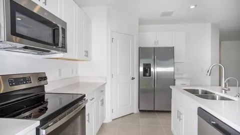 Kitchen - 13610 Cornerstone Way, Parrish, FL 34219 photo 5 of 14