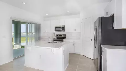 Kitchen - 13610 Cornerstone Way, Parrish, FL 34219 photo 4 of 14