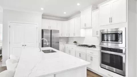 Kitchen - 2214 Elegant Mnr Cir, Edgewater, FL 32141 photo 6 of 9