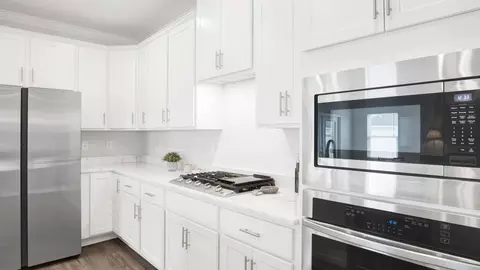 Kitchen - 2214 Elegant Mnr Cir, Edgewater, FL 32141 photo 5 of 9