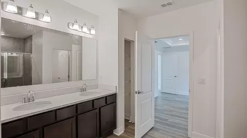Bath - 2214 Elegant Mnr Cir, Edgewater, FL 32141 photo 2 of 10