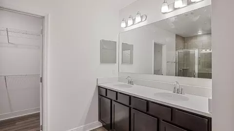 Bath - 2214 Elegant Mnr Cir, Edgewater, FL 32141 photo 3 of 10