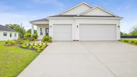 Exterior - 2214 Elegant Mnr Cir, Edgewater, FL 32141 photo 10 of 29