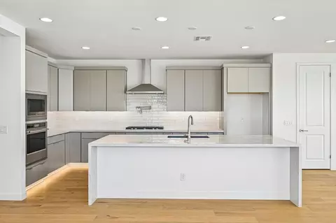 Kitchen - 10262 E Ulysses Ave, Mesa, AZ 85212 photo 2 of 2