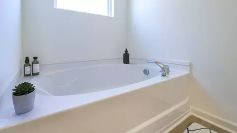 Bath - 304 Brannan Ave, Byram, MS 39272 photo 5 of 12