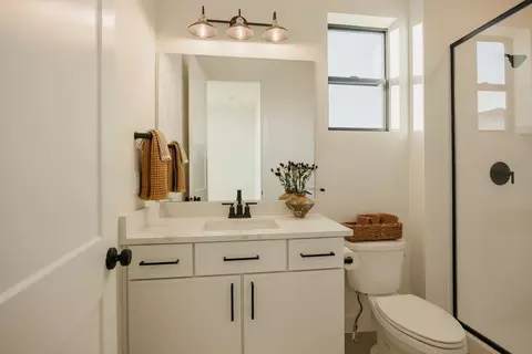 Bath - 2737 E Hayloft Ln, Heber, UT 84032 photo 1 of 5