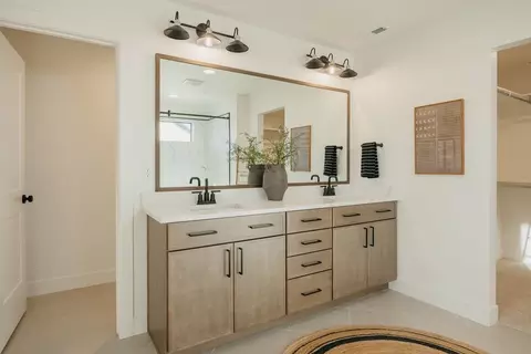 Bath - 2737 E Hayloft Ln, Heber, UT 84032 photo 4 of 5