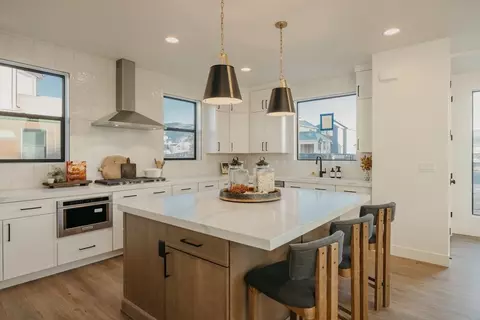 Kitchen - 2737 E Hayloft Ln, Heber, UT 84032 photo 2 of 3