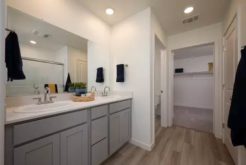 Entry Way - 208 Nadine St, Merced, CA 95341 photo 1 of 2