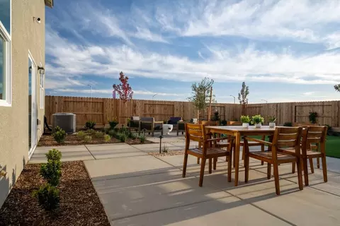 Exterior - 208 Nadine St, Merced, CA 95341 photo 9 of 26