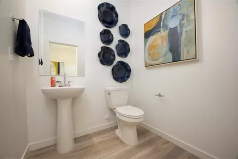 Bath - 208 Nadine St, Merced, CA 95341 photo 1 of 5