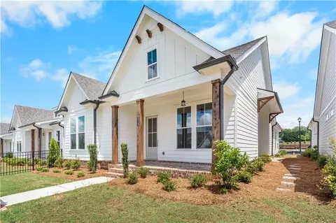 1036 Eastman Ct, Hoschton, GA 30548