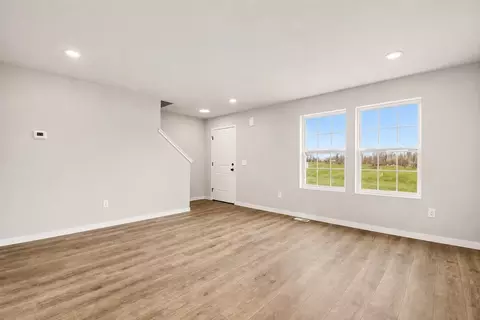 Living - 707 W Windward Way, Perry, MI 48872 photo 2 of 4