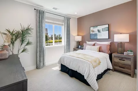 Bedroom - 1306 Parkcrest Cir, Manteca, CA 95336 photo 1 of 8
