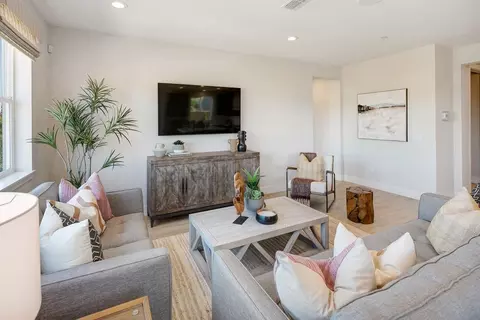 Living - 1306 Parkcrest Cir, Manteca, CA 95336 photo 2 of 7