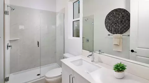 Bath - 1448 Avocado Rd, Oceanside, CA 92054 photo 5 of 10