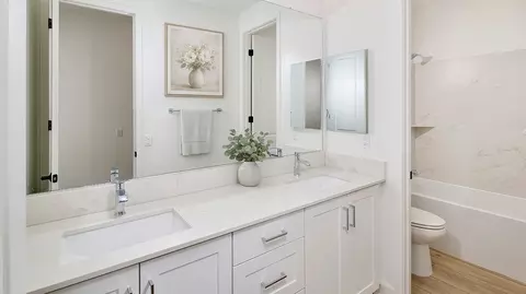Bath - 1448 Avocado Rd, Oceanside, CA 92054 photo 7 of 10