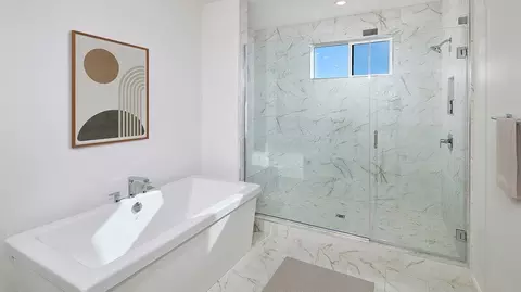 Bath - 1448 Avocado Rd, Oceanside, CA 92054 photo 4 of 10