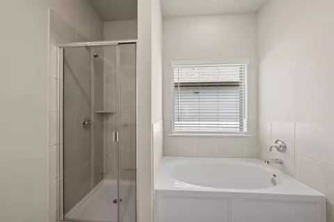 Bath - 160 Wind Hl, Jarrell, TX 76537 photo 2 of 2