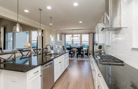 Kitchen - 910 Arthur Trl, Aurora, OH 44202 photo 2 of 8