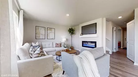 Living - 16309 Davidson St, Bennington, NE 68007 photo 4 of 7