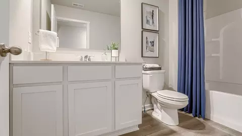 Bath - 16309 Davidson St, Bennington, NE 68007 photo 2 of 8