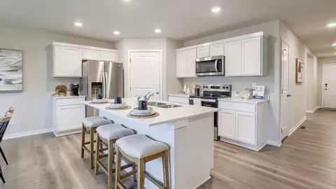 Kitchen - 16309 Davidson St, Bennington, NE 68007 photo 4 of 7