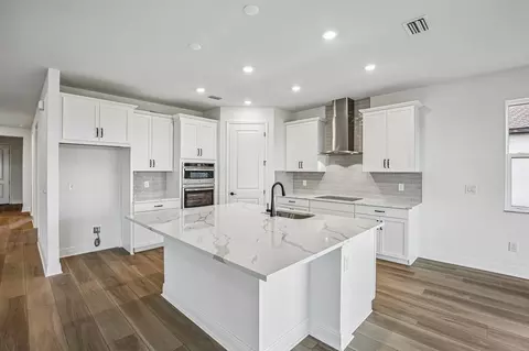 Kitchen - 8928 Deep Horizon Loop, Parrish, FL 34219 photo 4 of 7