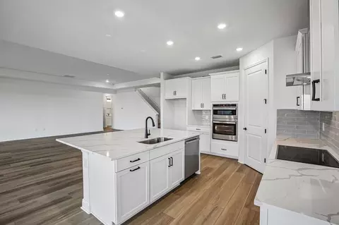Kitchen - 8928 Deep Horizon Loop, Parrish, FL 34219 photo 5 of 7