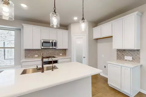 8104 Prairie Park Blvd, Denton, TX 76207