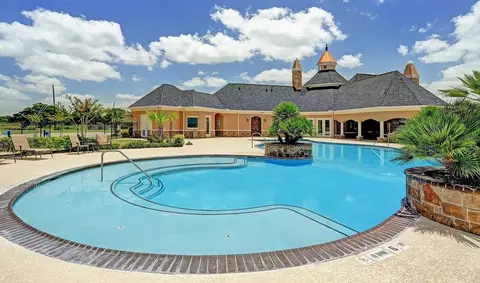 Exterior - 2935 Clapbread Ln, Rosenberg, TX 77471 photo 4 of 4