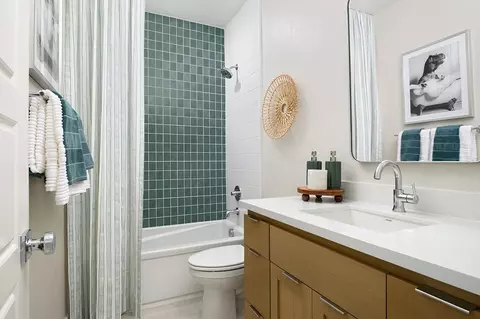 Bath - 2337 Front St, Tracy, CA 95377 photo 1 of 4
