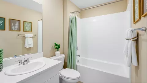 Bath - 1764 Phantom Ln, Rialto, CA 92376 photo 3 of 6